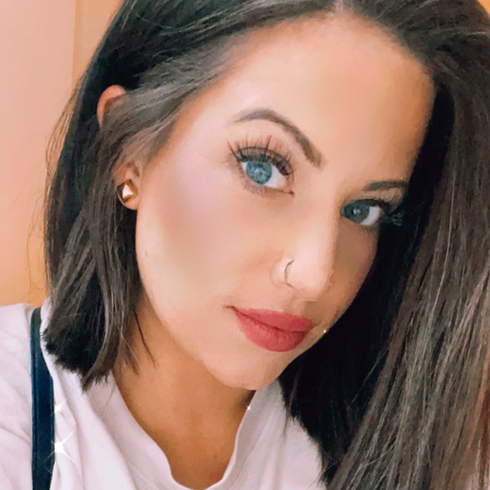 Meet your Posher, Stephanie